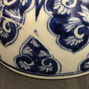A large Chinese blue and white 'ladies' jar and cover, Kangxi — photo 10