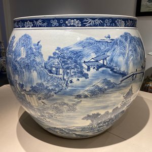 A large Chinese blue and white 'landscape' fish bowl, Qianlong — photo 12