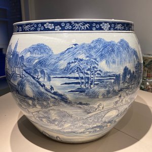 A large Chinese blue and white 'landscape' fish bowl, Qianlong — photo 16