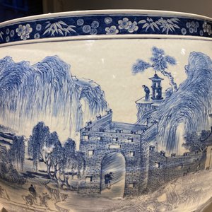 A large Chinese blue and white 'landscape' fish bowl, Qianlong — photo 20