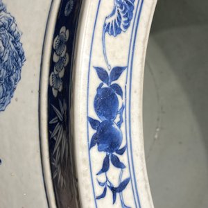 A large Chinese blue and white 'landscape' fish bowl, Qianlong — photo 46