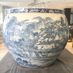 A large Chinese blue and white 'landscape' fish bowl, Qianlong — photo 50