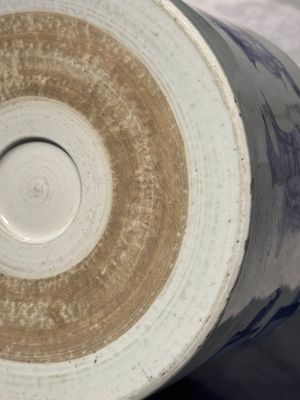 A large Chinese blue and white 'Li Jing Qu Qi 李靖娶妻' brush pot, 19th C. — photo 15