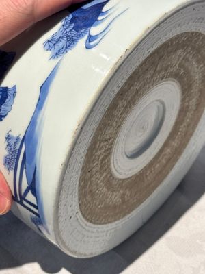 A large Chinese blue and white 'Li Jing Qu Qi 李靖娶妻' brush pot, 19th C. — photo 17