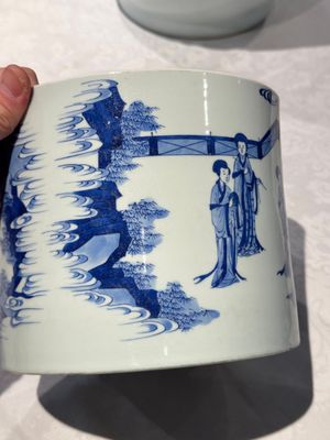 A large Chinese blue and white 'Li Jing Qu Qi 李靖娶妻' brush pot, 19th C. — photo 4