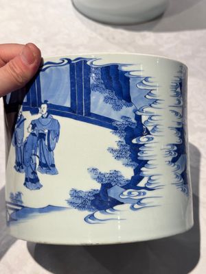 A large Chinese blue and white 'Li Jing Qu Qi 李靖娶妻' brush pot, 19th C. — photo 5