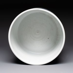 A large Chinese blue and white 'Li Jing Qu Qi 李靖娶妻' brush pot, 19th C. — photo 4