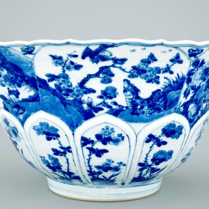 A large Chinese blue and white lobed and moulded bowl, Kangxi — photo 3