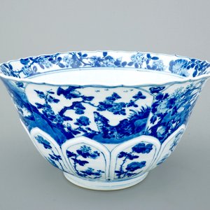 A large Chinese blue and white lobed and moulded bowl, Kangxi — photo 7