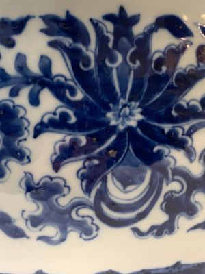 A large Chinese blue and white 'lotus and peony scroll' 'hu' vase, 19th C. — photo 13