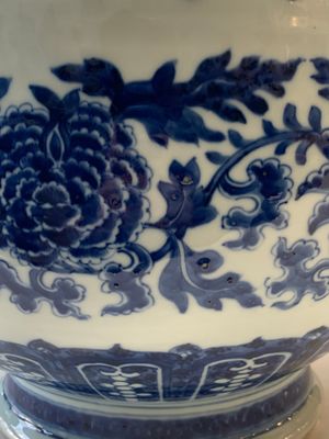 A large Chinese blue and white 'lotus and peony scroll' 'hu' vase, 19th C. — photo 21