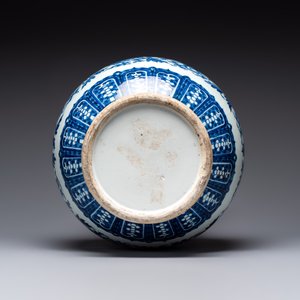 A large Chinese blue and white 'lotus and peony scroll' 'hu' vase, 19th C. — photo 6
