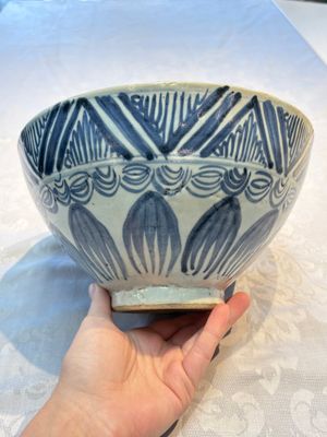 A large Chinese blue and white 'Lotus' bowl, Song Yu 松玉 mark, Anyuan Bantiantang kiln, 17th C. — photo 1