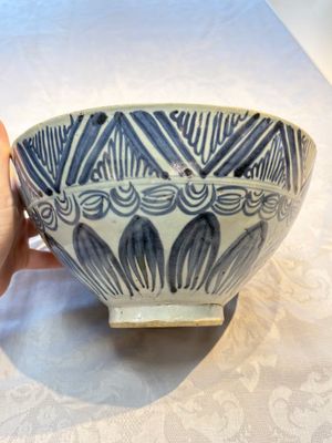 A large Chinese blue and white 'Lotus' bowl, Song Yu 松玉 mark, Anyuan Bantiantang kiln, 17th C. — photo 2