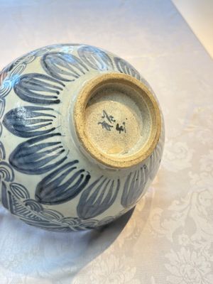 A large Chinese blue and white 'Lotus' bowl, Song Yu 松玉 mark, Anyuan Bantiantang kiln, 17th C. — photo 9