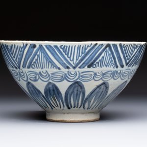 A large Chinese blue and white 'Lotus' bowl, Song Yu 松玉 mark, Anyuan Bantiantang kiln, 17th C. — photo 3