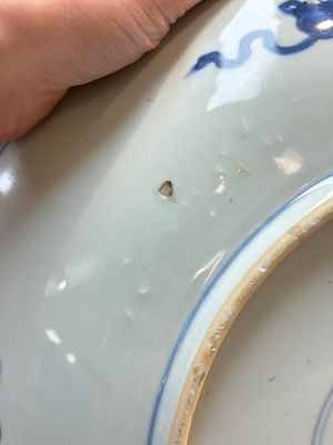 A large Chinese blue and white 'Lotus Scroll' dish, Kangxi — photo 10