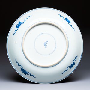 A large Chinese blue and white 'Lotus Scroll' dish, Kangxi — photo 2