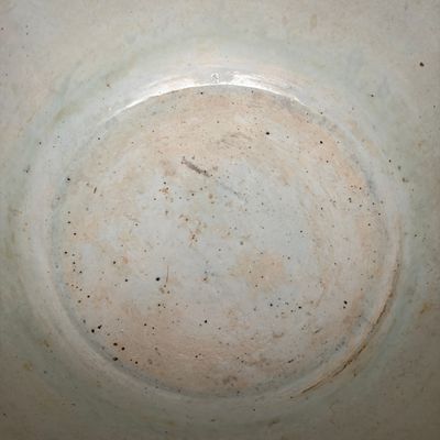 A large Chinese blue and white 'Lotus Scroll' fish bowl — 照片 15