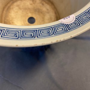 A large Chinese blue and white 'lotus scroll' jardinière, 19th C. — photo 11