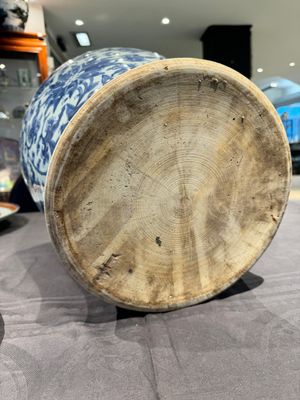 A large Chinese blue and white 'lotus scroll' vase and cover, Kangxi — 照片 17