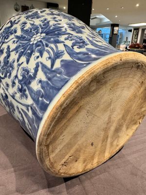 A large Chinese blue and white 'lotus scroll' vase and cover, Kangxi — 照片 18