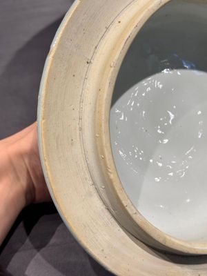 A large Chinese blue and white 'lotus scroll' vase and cover, Kangxi — 照片 8