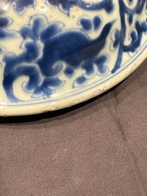 A large Chinese blue and white 'lotus scroll' vase and cover, Kangxi — 照片 9