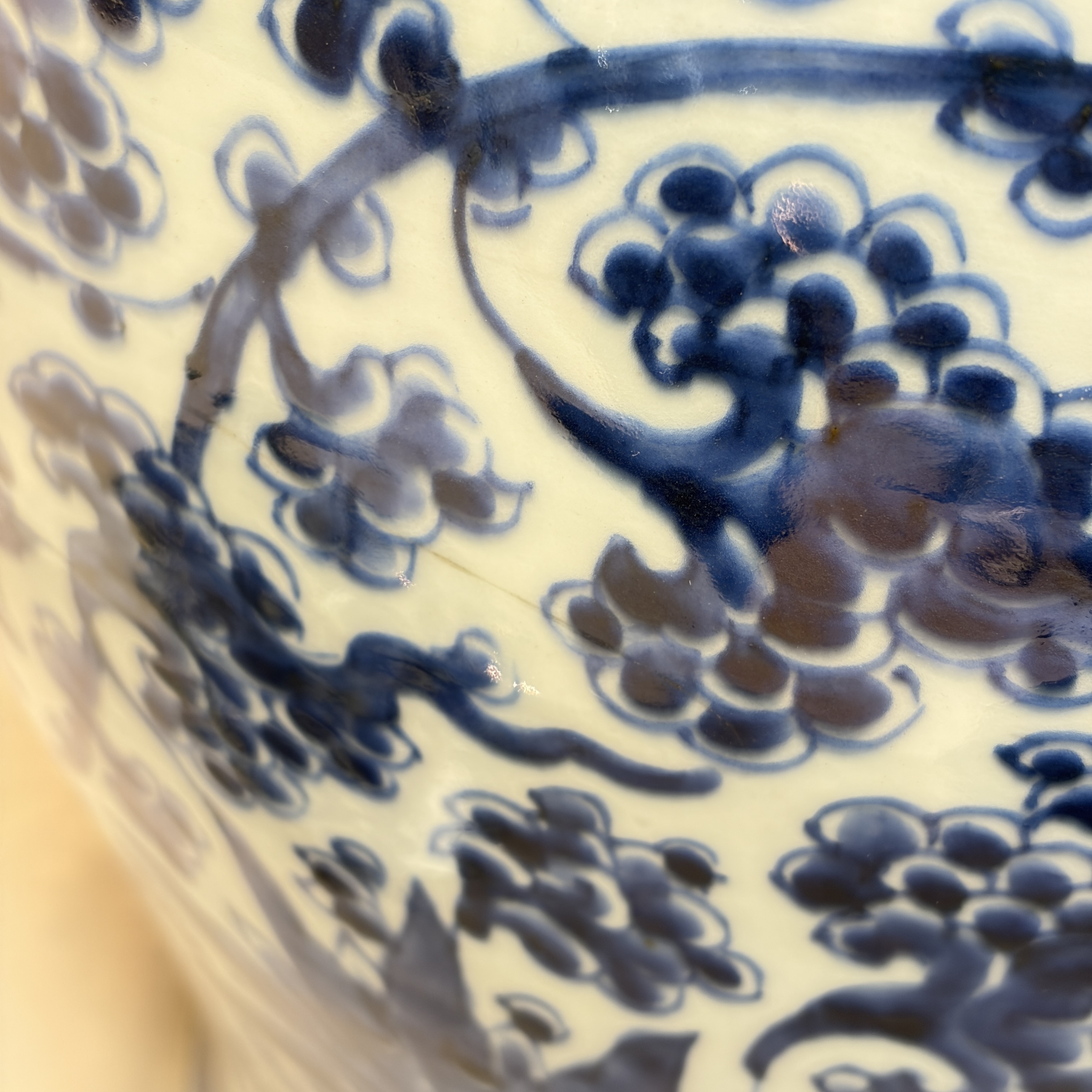 A large Chinese blue and white 'Lotus Scroll' vase and cover — photo 13