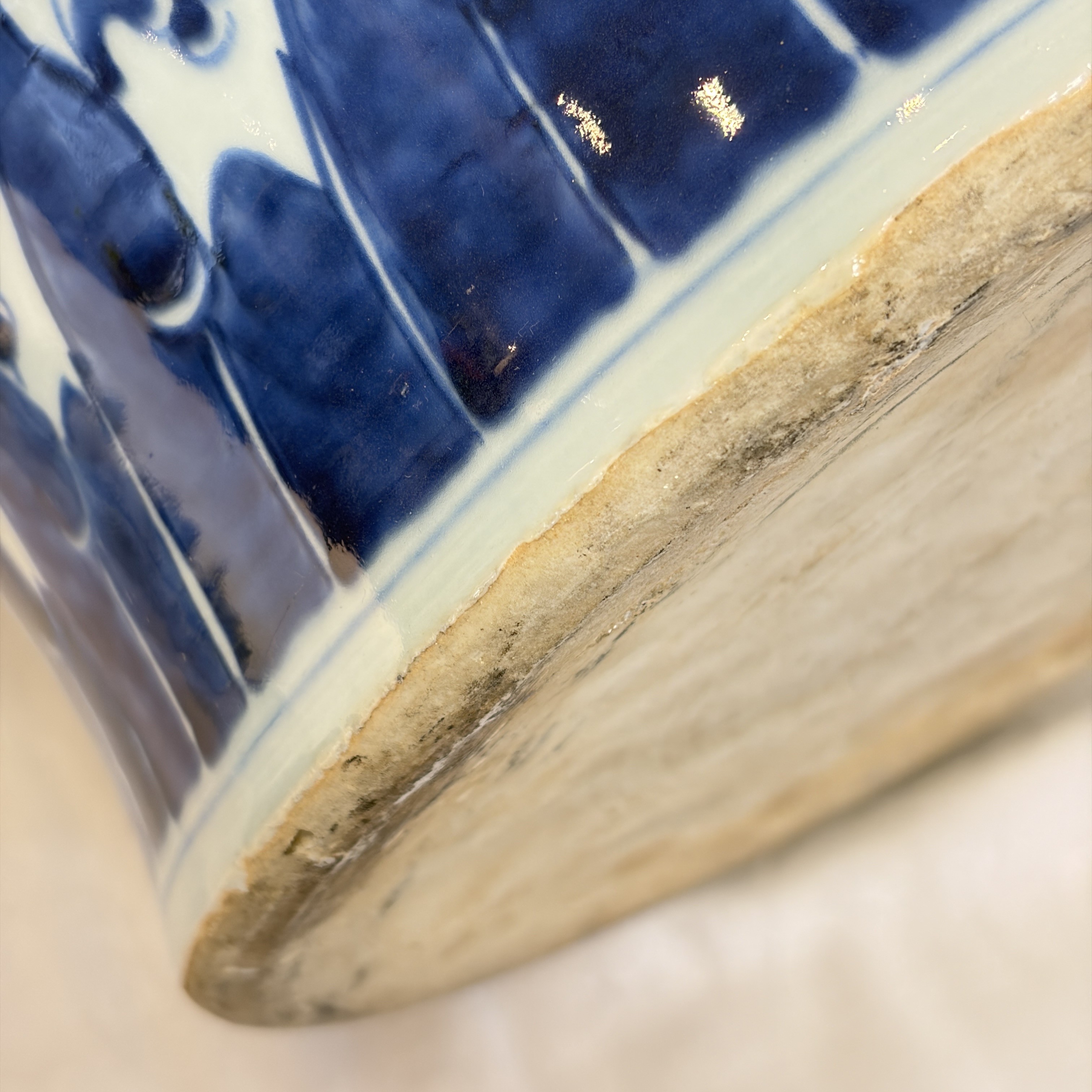 A large Chinese blue and white 'Lotus Scroll' vase and cover — photo 20