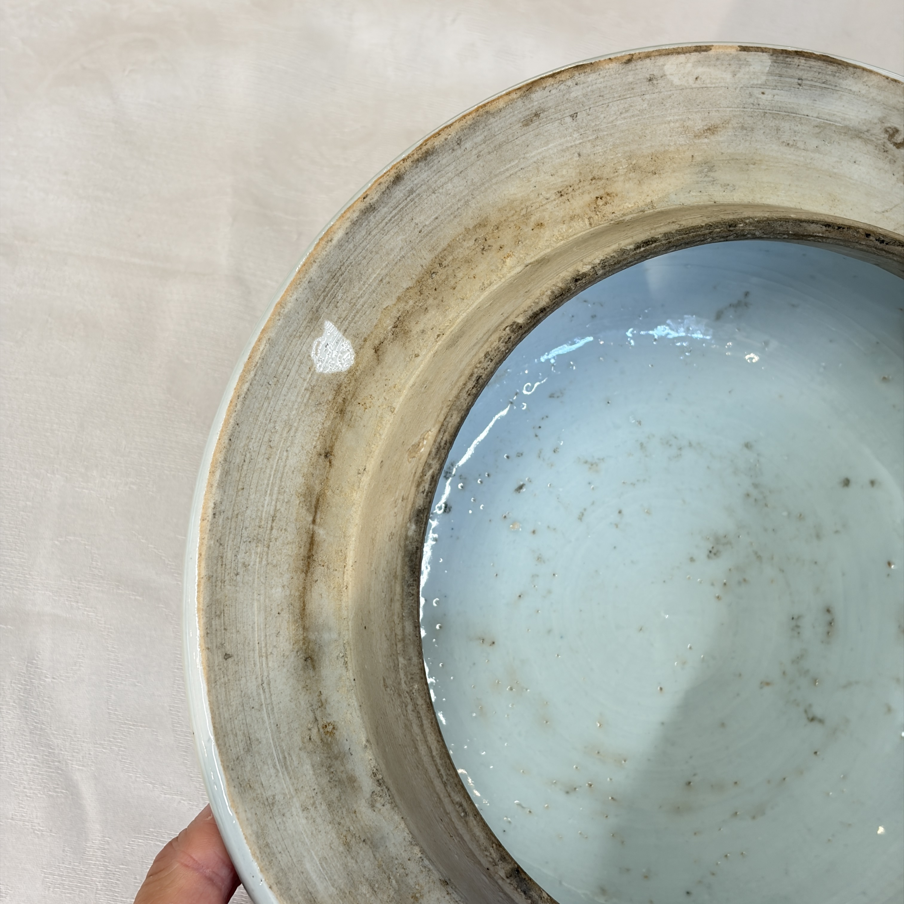 A large Chinese blue and white 'Lotus Scroll' vase and cover — photo 30