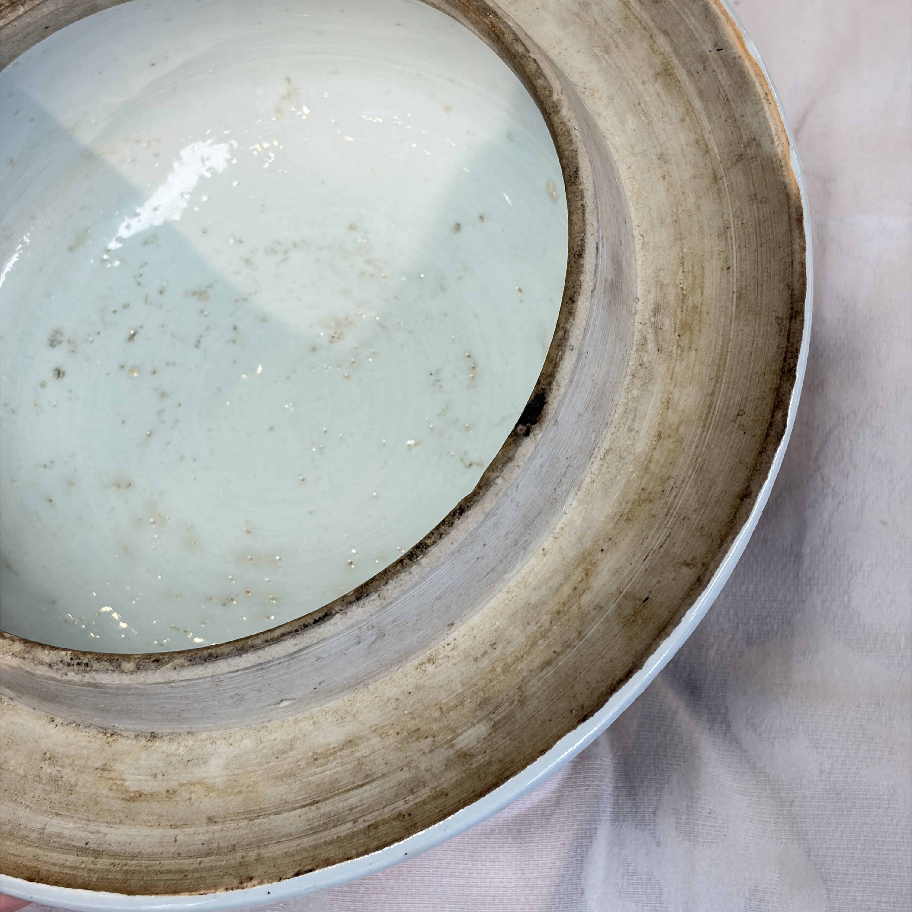 A large Chinese blue and white 'Lotus Scroll' vase and cover — photo 31