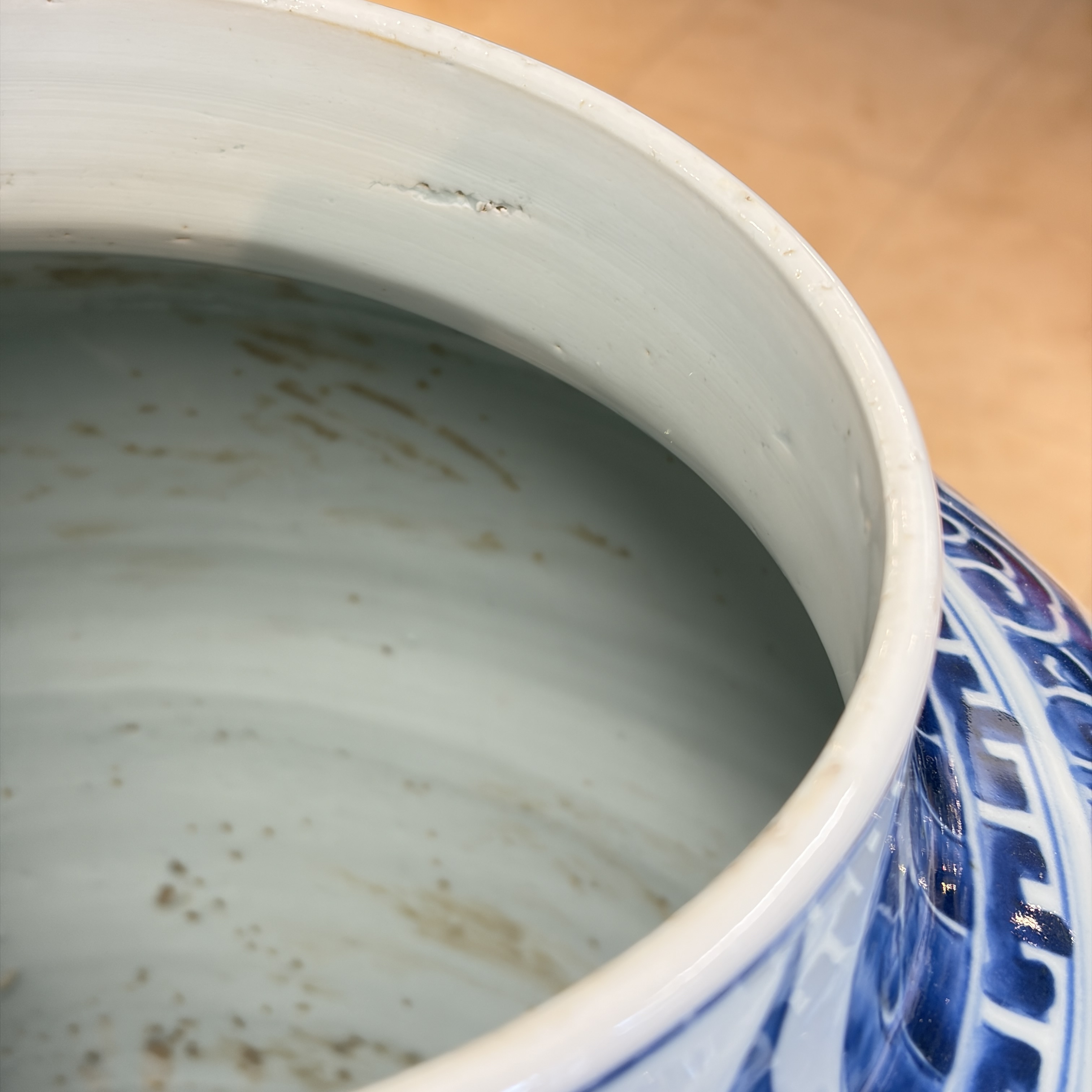 A large Chinese blue and white 'Lotus Scroll' vase and cover — photo 4