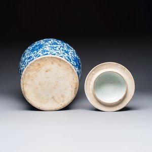 A large Chinese blue and white 'Lotus Scroll' vase and cover — photo 6