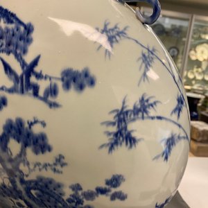 A large Chinese blue and white moonflask 'deer' vase, Qianlong mark and of the period — 照片 21