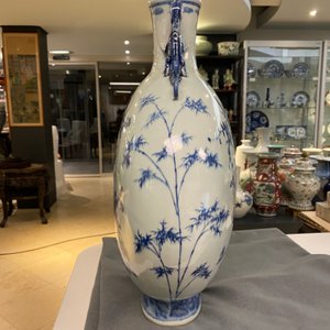A large Chinese blue and white moonflask 'deer' vase, Qianlong mark and of the period — 照片 26