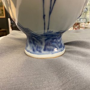 A large Chinese blue and white moonflask 'deer' vase, Qianlong mark and of the period — 照片 29