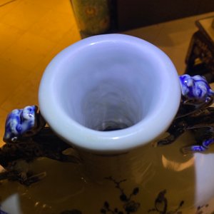 A large Chinese blue and white moonflask 'deer' vase, Qianlong mark and of the period — 照片 43