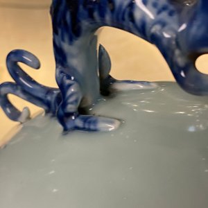 A large Chinese blue and white moonflask 'deer' vase, Qianlong mark and of the period — 照片 45