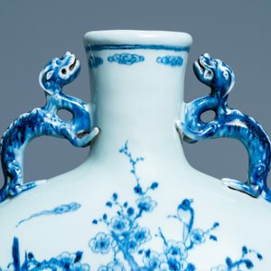 A large Chinese blue and white moonflask 'deer' vase, Qianlong mark and of the period — 照片 9