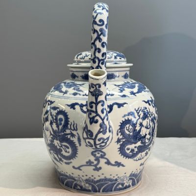 A large Chinese blue and white 'Nine Dragons' wine pot — photo 4
