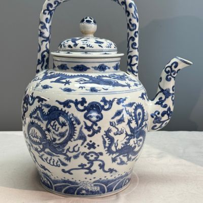 A large Chinese blue and white 'Nine Dragons' wine pot — photo 6