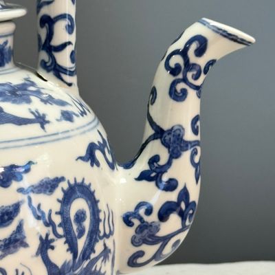 A large Chinese blue and white 'Nine Dragons' wine pot — photo 7