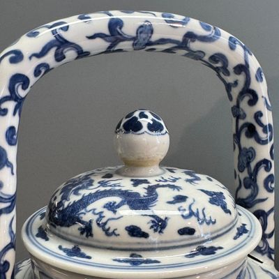 A large Chinese blue and white 'Nine Dragons' wine pot — photo 10