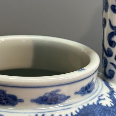 A large Chinese blue and white 'Nine Dragons' wine pot — photo 14
