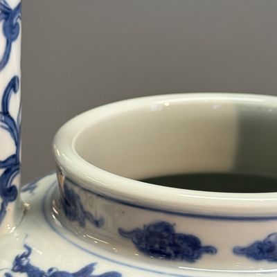 A large Chinese blue and white 'Nine Dragons' wine pot — photo 15