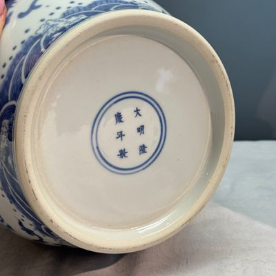 A large Chinese blue and white 'Nine Dragons' wine pot — photo 17