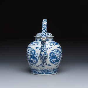 A large Chinese blue and white 'Nine Dragons' wine pot — photo 5