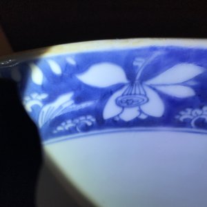A large Chinese blue and white ornamental bowl, Kangxi — photo 8