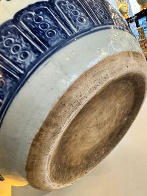 A large Chinese blue and white 'peony scroll' fish bowl, Qianlong/Jiaqing — 照片 11